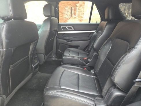 Used 2016 Ford Explorer XLT w/ Equipment Group 202A image 14
