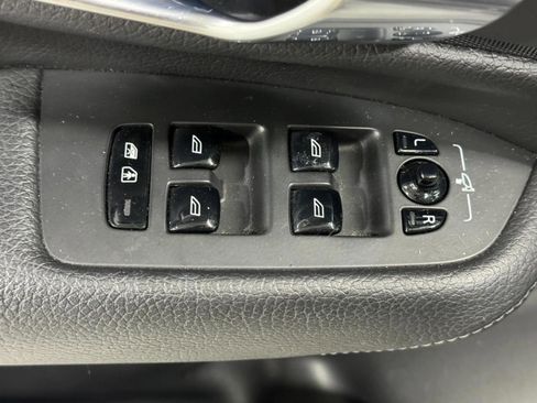 Used 2018 Volvo XC90 T6 Momentum w/ Convenience Package image 25