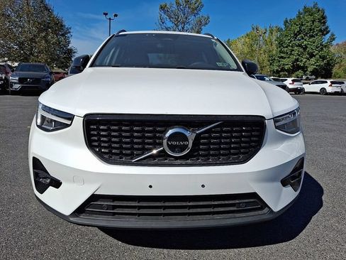 Used 2023 Volvo XC40 B5 Plus w/ Driver Assist Package AWD/4WD image 2