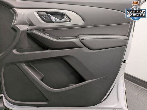 Used 2023 Chevrolet Traverse LT image 30