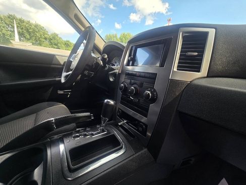Used 2010 Jeep Grand Cherokee Laredo AWD/4WD image 26