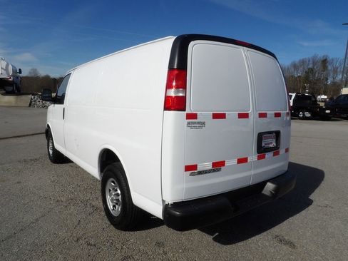 Used 2021 Chevrolet Express 2500 image 5