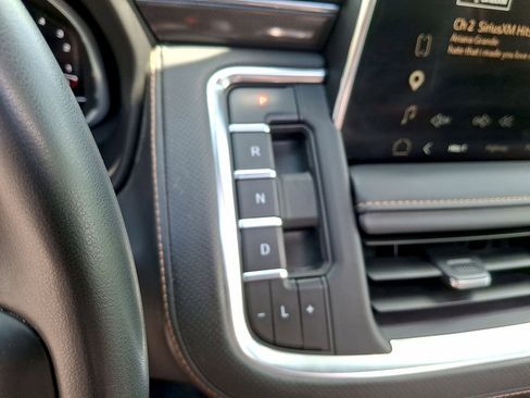 Used 2023 GMC Yukon XL AT4 w/ AT4 Premium Plus Package AWD/4WD image 12