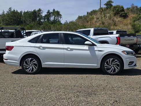 Used 2021 Volkswagen Jetta SEL Premium FWD image 3