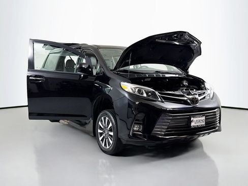 Used 2018 Toyota Sienna Limited FWD image 22