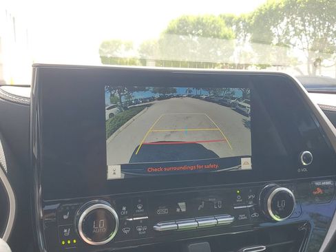 Used 2023 Toyota Highlander Limited FWD image 26
