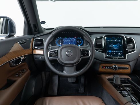 Used 2024 Volvo XC90 B6 Plus w/ Protection Package Premier image 17