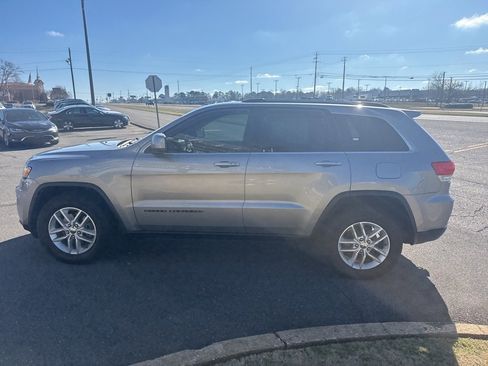 Used 2017 Jeep Grand Cherokee Laredo w/ Quick Order Package 2BE image 10