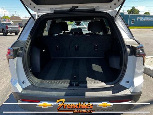 Used 2025 Chevrolet Equinox LT AWD/4WD image 24