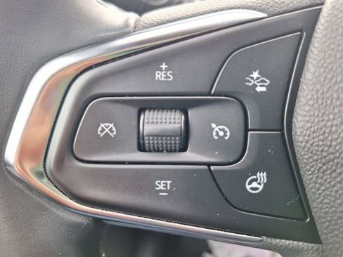 Used 2025 Chevrolet Trax LT w/ Driver Confidence Package FWD image 16