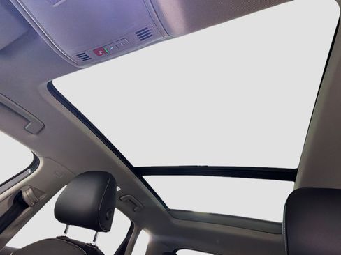 Used 2023 Volkswagen Taos SE w/ Panoramic Sunroof Package FWD image 24