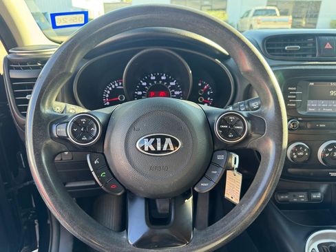 Used 2019 Kia Soul FWD image 30