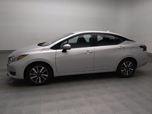 Used 2025 Nissan Versa SV FWD image 2