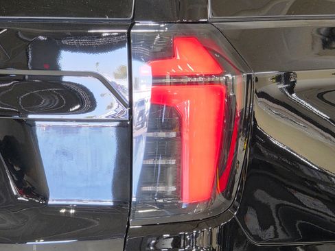 New 2026 Chevrolet Suburban LT image 13