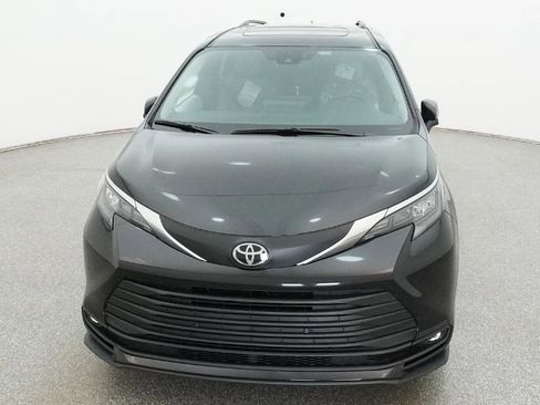New 2026 Toyota Sienna XLE FWD image 8