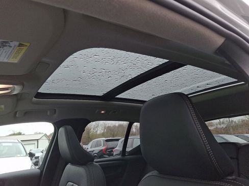 Certified 2025 Volvo XC40 B5 Plus image 15