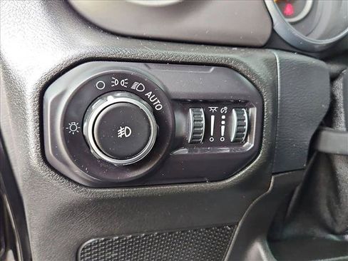 Used 2018 Jeep Wrangler Unlimited Sport S AWD/4WD image 23