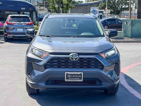 Used 2019 Toyota RAV4 LE FWD image 6