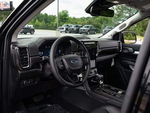 Used 2025 Ford Ranger Lariat w/ FX4 Off-Road Package AWD/4WD image 13