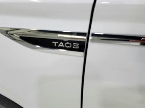 Used 2024 Volkswagen Taos SE AWD/4WD image 35