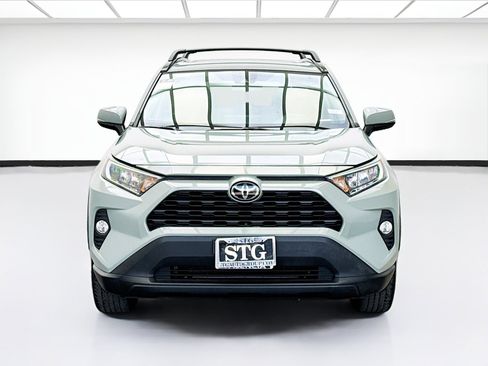 Used 2019 Toyota RAV4 XLE w/ Carpet Mat Package FWD image 2