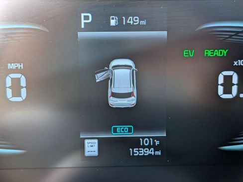 Certified 2025 Kia Niro LX FWD image 33