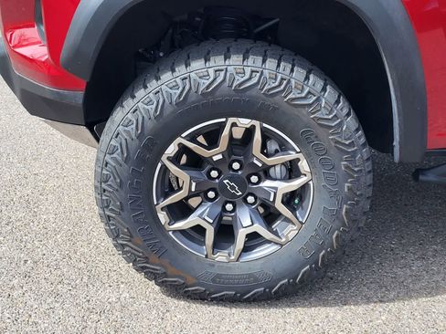 Used 2025 Chevrolet Colorado ZR2 w/ Technology Package AWD/4WD image 9