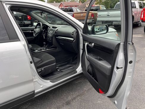Used 2014 Kia Sorento LX AWD/4WD image 24