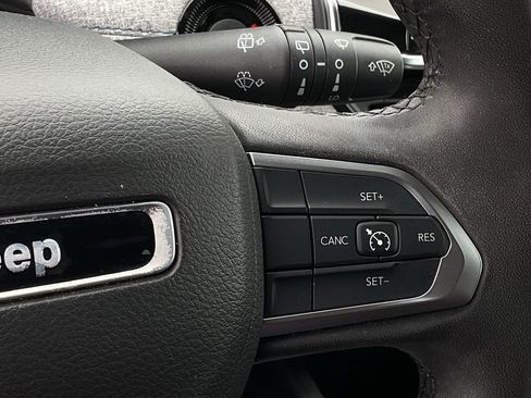 Used 2023 Jeep Compass Latitude image 23