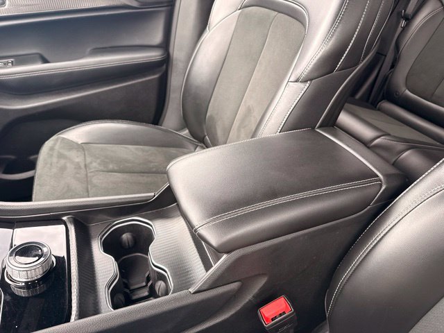 Used 2025 Jeep Grand Cherokee Altitude AWD/4WD image 33