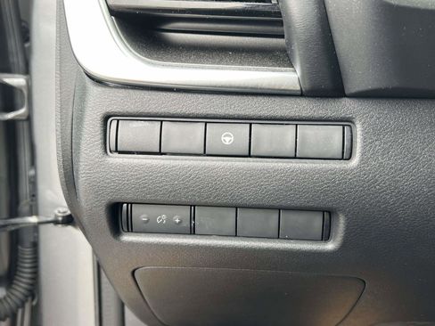 Used 2022 Nissan Rogue SV image 21