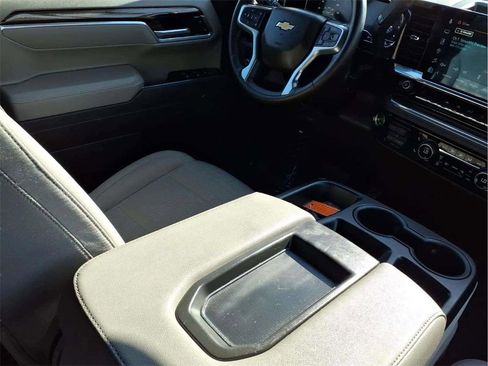 Used 2025 Chevrolet Silverado 1500 LT image 9