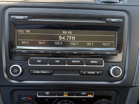 Used 2013 Volkswagen Golf 4-Door FWD image 23