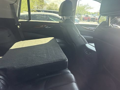 Used 2020 Cadillac Escalade Luxury w/ Escalade Sport Edition AWD/4WD image 11