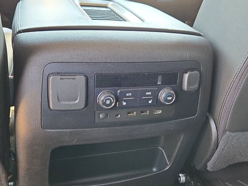 Used 2019 GMC Yukon Denali w/ Denali Ultimate Package AWD/4WD image 17