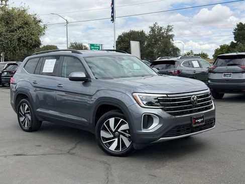 Used 2025 Volkswagen Atlas SE AWD/4WD image 4
