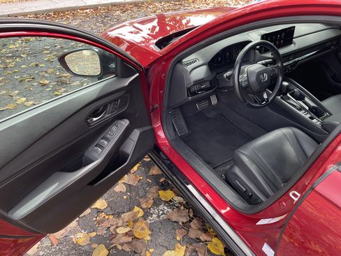 Used 2023 Honda Accord Sport image 11