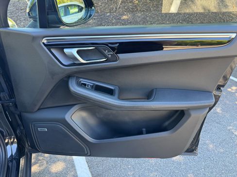 Used 2020 Porsche Macan image 47