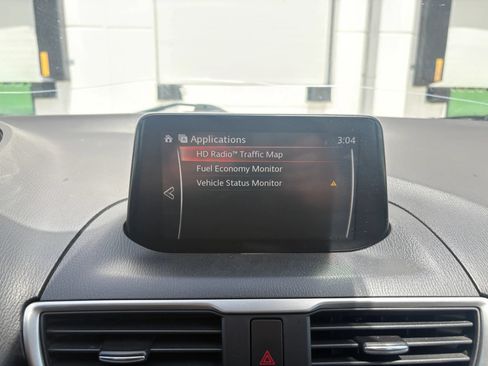 Used 2018 MAZDA MAZDA3 Touring FWD image 32