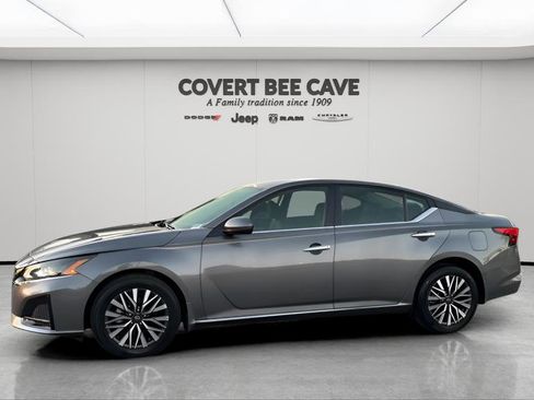 Used 2023 Nissan Altima 2.5 SV image 4