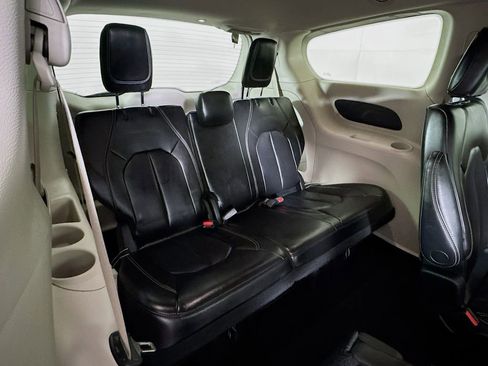Used 2023 Chrysler Pacifica Touring-L FWD image 26