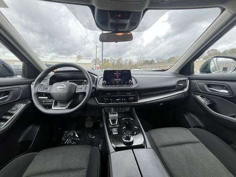 Used 2025 Nissan Rogue SV image 35