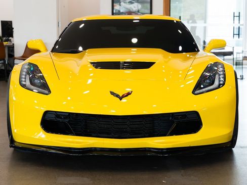 Used 2019 Chevrolet Corvette Z06 RWD image 2