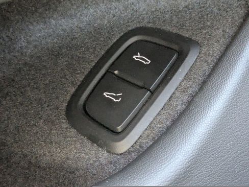 Used 2020 Chevrolet Corvette Stingray Coupe w/ 1LT RWD image 25