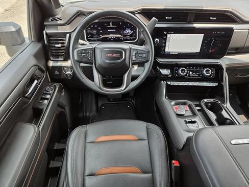 Used 2024 GMC Sierra 2500 AT4 w/ AT4 Preferred Package AWD/4WD image 12