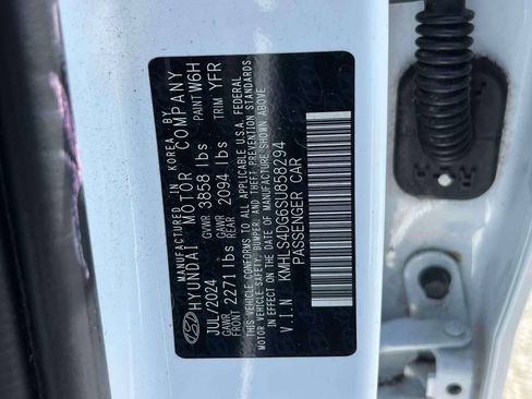 Certified 2025 Hyundai Elantra SEL FWD image 17