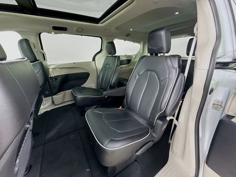 Used 2024 Chrysler Pacifica Limited w/ Trailer Tow Group image 25