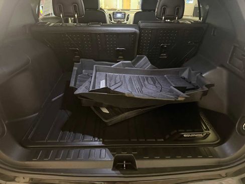 Used 2018 Chevrolet Equinox Premier FWD image 24