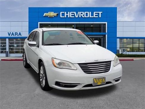 Used 2011 Chrysler 200 Limited image 7