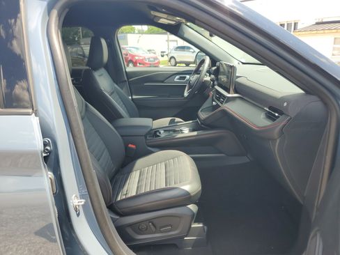 Used 2025 Ford Explorer ST-Line w/ Premium Package AWD/4WD image 9